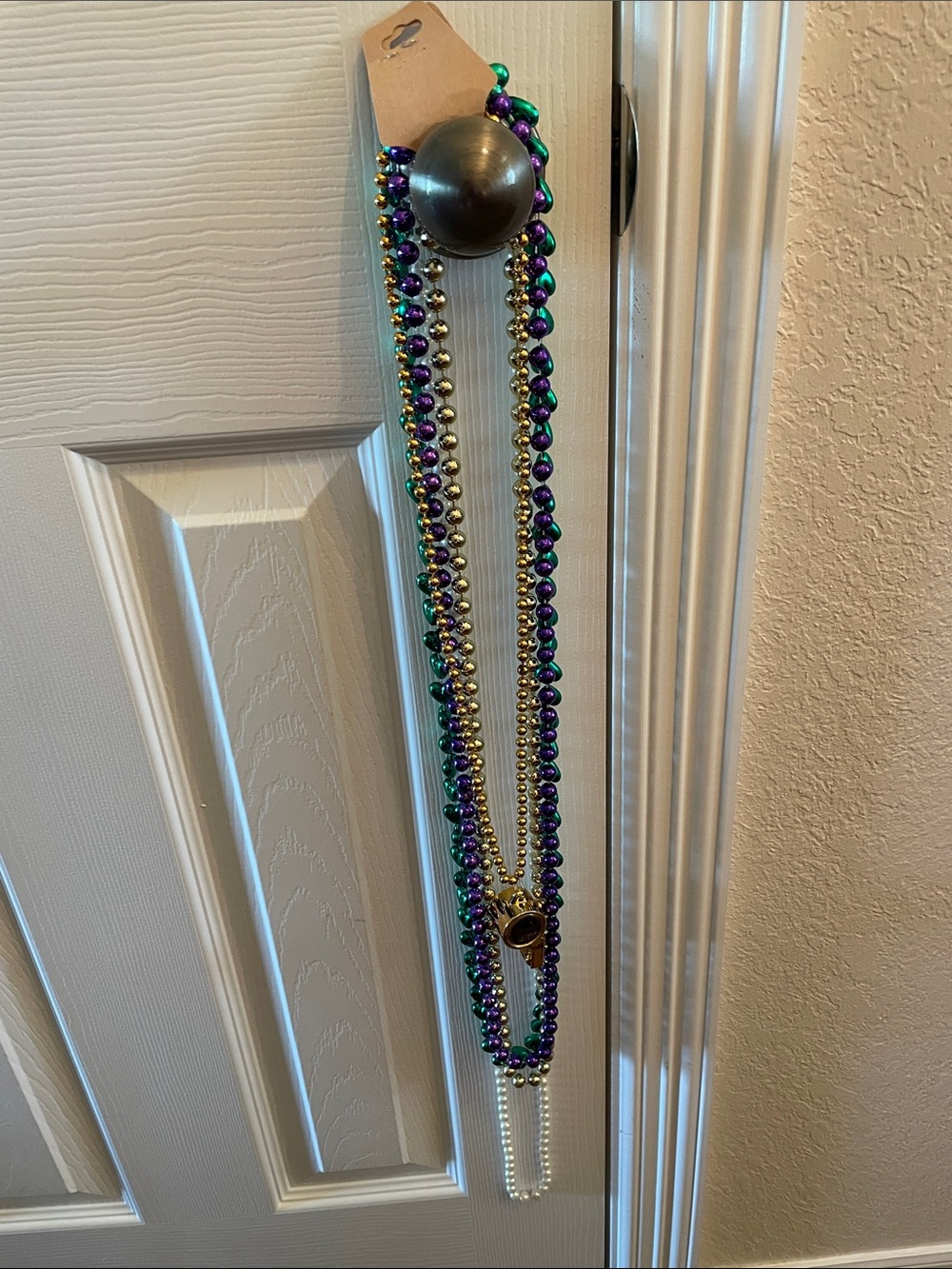 5 Mardi Gras beads